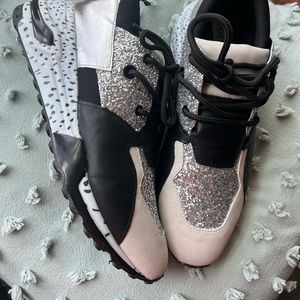 Steve Madden women’s cliff sneaker. Size 11.